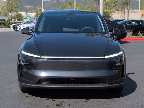 Used 2026 Tesla Model Y AWD image 3