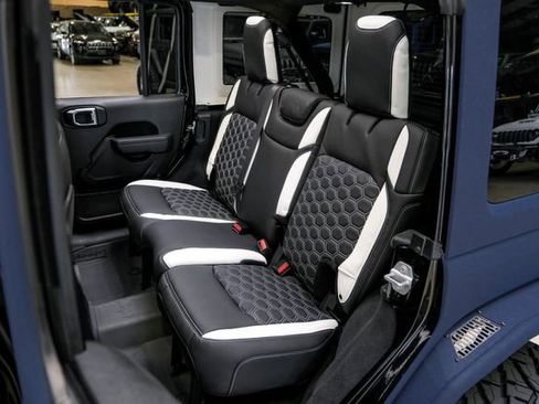 Used 2025 Jeep Wrangler Unlimited Rubicon w/ Technology Group image 62