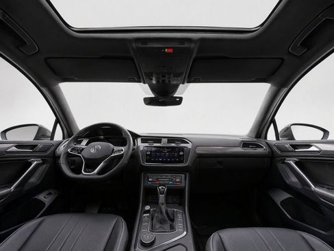 Certified 2024 Volkswagen Tiguan SE R-Line AWD/4WD image 23