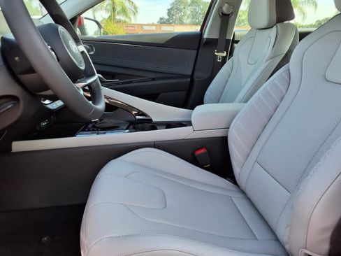 New 2025 Hyundai Elantra Limited image 14