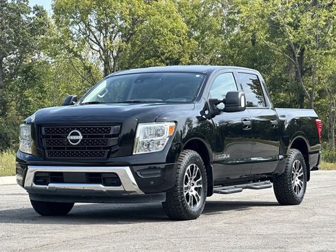 Used 2023 Nissan Titan SV w/ SV Convenience Package image 7