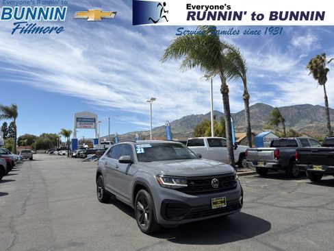 Used 2021 Volkswagen Atlas Cross Sport SE w/ Panoramic Sunroof Package FWD image 1