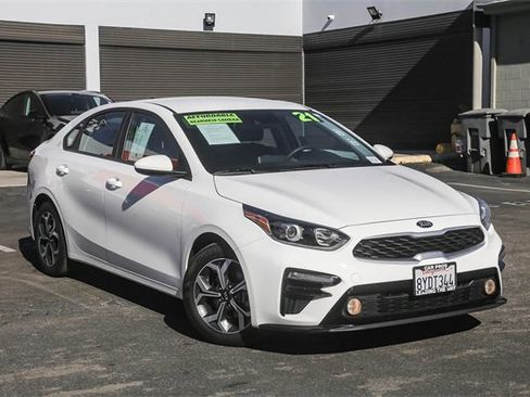 Used 2021 Kia Forte LXS image 2