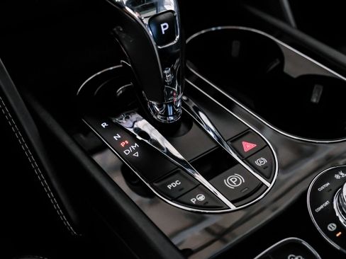 Used 2017 Bentley Bentayga image 23