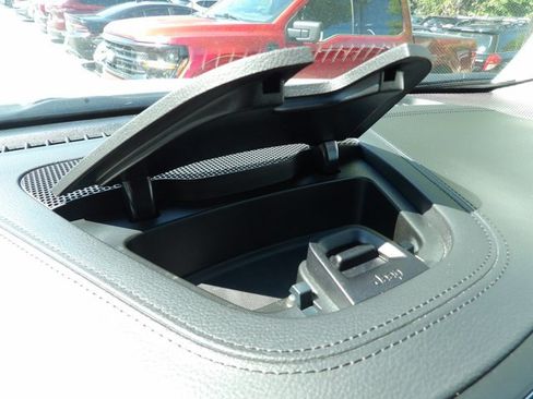 Used 2021 Jeep Cherokee Latitude Lux w/ Comfort/Convenience Group FWD image 21