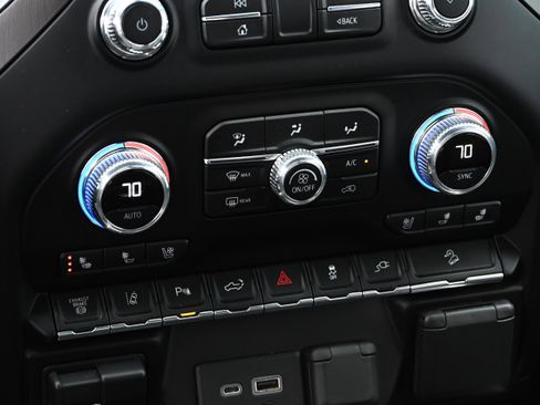 Used 2020 GMC Sierra 3500 AT4 w/ Technology Package image 21