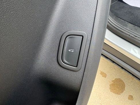New 2026 Chevrolet Traverse LT w/ LPO, Floor Liner Package FWD image 15