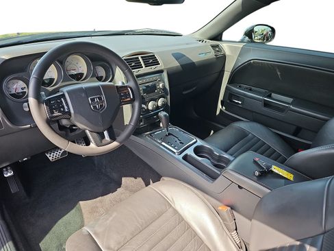 Used 2014 Dodge Challenger SXT Plus RWD image 10