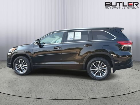Used 2017 Toyota Highlander XLE FWD image 3
