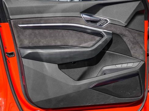 Used 2019 Audi e-tron Prestige w/ Prestige Package image 19