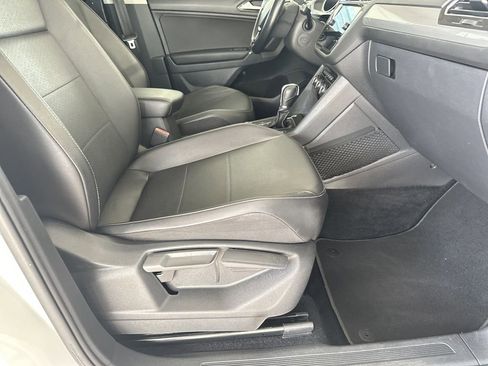 Used 2018 Volkswagen Tiguan SE AWD/4WD image 36