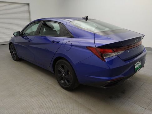 Used 2023 Hyundai Elantra SEL w/ Preferred Accessory Package FWD image 3
