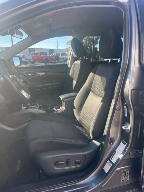 Used 2020 Nissan Rogue SV AWD/4WD image 28