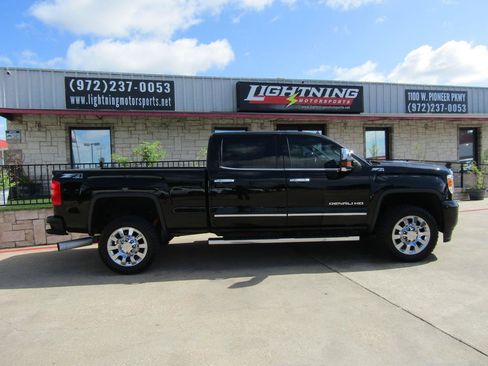 Used 2015 GMC Sierra 2500 Denali w/ Duramax Plus Package AWD/4WD image 5