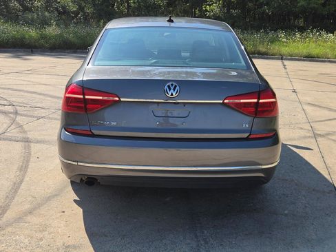 Used 2016 Volkswagen Passat 1.8T SE FWD image 4