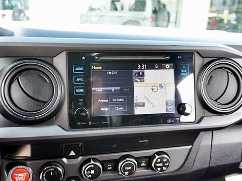 Used 2019 Toyota Tacoma TRD Off-Road w/ Technology Package image 29