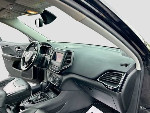 Used 2019 Jeep Cherokee Latitude Plus FWD image 22