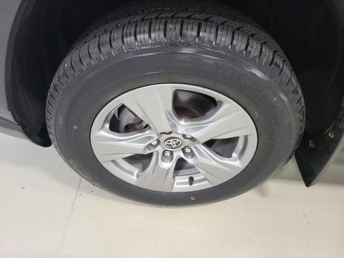Used 2022 Toyota RAV4 XLE AWD/4WD image 36
