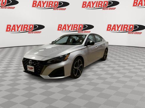Used 2024 Nissan Altima 2.5 SR FWD image 4