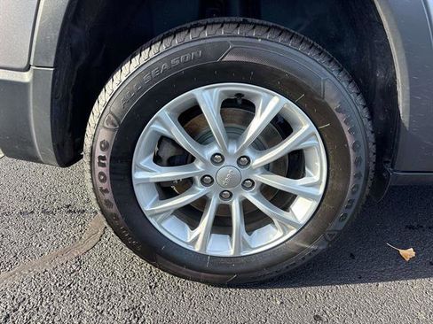 Used 2020 Jeep Cherokee Latitude w/ Cold Weather Group image 29