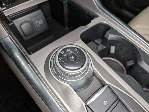 Used 2020 Ford Explorer Platinum w/ Premium Technology Package image 32