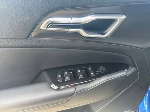 Used 2023 Kia Sportage EX AWD/4WD image 10