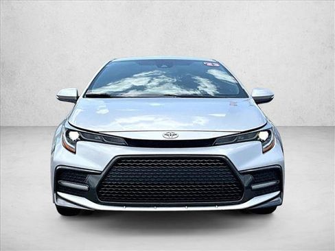 Used 2021 Toyota Corolla SE FWD image 3