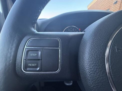 Used 2015 Jeep Wrangler Rubicon w/ Power Convenience Group AWD/4WD image 9