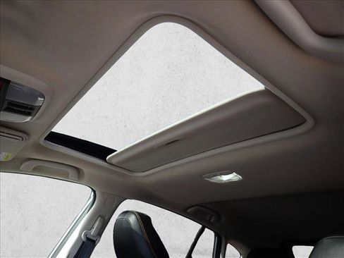 Used 2019 Subaru Crosstrek 2.0i Limited w/ Moonroof Package w/Navigation AWD/4WD image 12