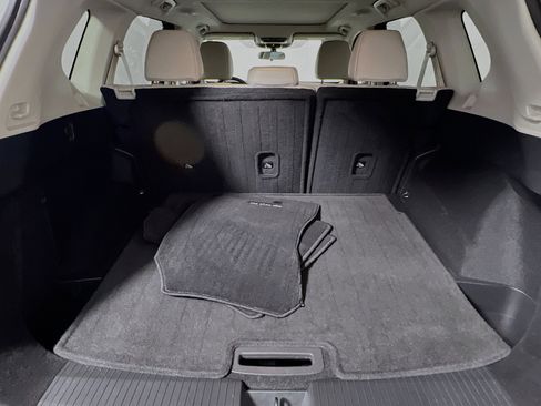 Used 2022 Nissan Rogue SV w/ SV Premium Package image 34