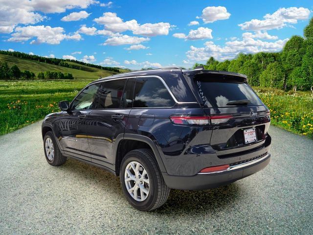 Used 2024 Jeep Grand Cherokee Limited RWD image 4