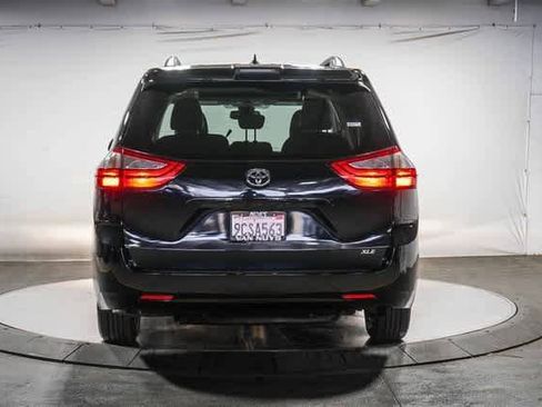 Certified 2019 Toyota Sienna XLE image 3