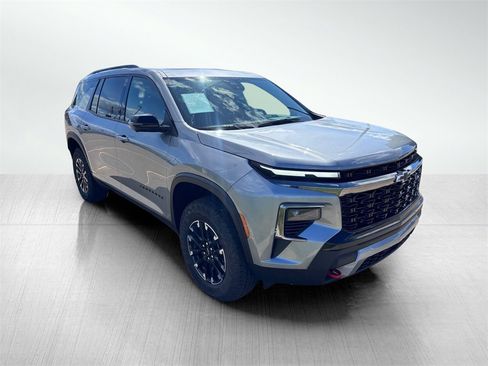 Used 2025 Chevrolet Traverse High Country image 3