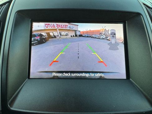 Used 2020 Ford Edge SE image 29