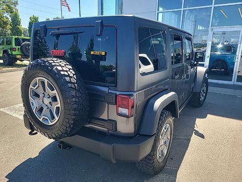 Used 2017 Jeep Wrangler Unlimited Rubicon w/ Connectivity Group AWD/4WD image 3