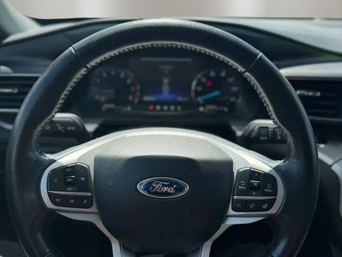 Used 2023 Ford Explorer XLT w/ Equipment Group 202A AWD/4WD image 13
