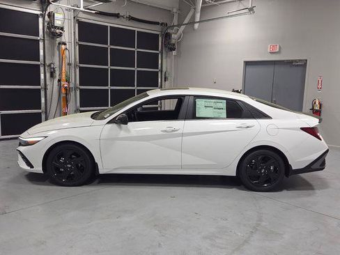 New 2026 Hyundai Elantra SEL Sport Premium FWD image 4