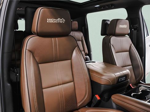 Used 2025 Chevrolet Suburban High Country image 41