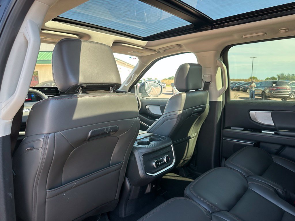 Used 2025 Ford Expedition Active AWD/4WD image 22
