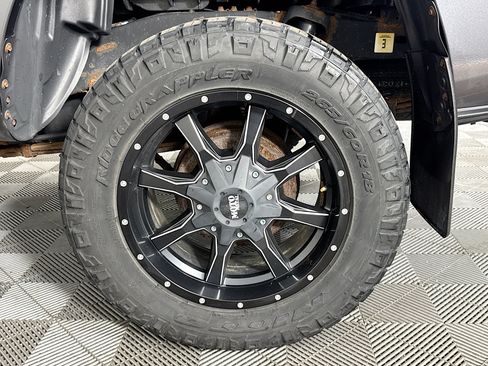 Used 2017 Toyota Tacoma SR AWD/4WD image 31