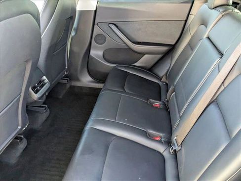 Used 2021 Tesla Model Y Long Range image 17