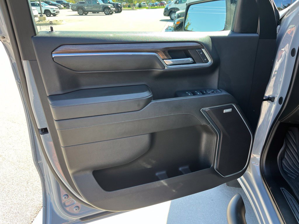 Used 2024 Chevrolet Silverado 1500 RST AWD/4WD image 5