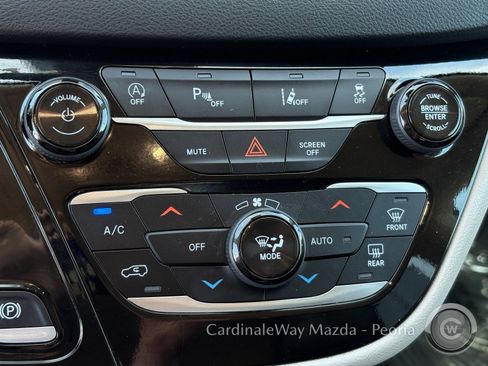 Used 2024 Chrysler Pacifica Touring-L FWD image 26