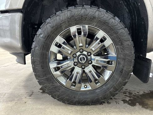 Used 2018 Nissan Titan S image 18
