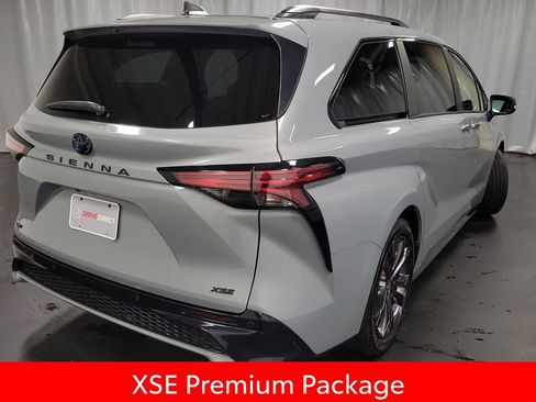 Used 2025 Toyota Sienna XSE image 8