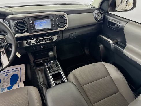 Used 2018 Toyota Tacoma SR5 AWD/4WD image 27