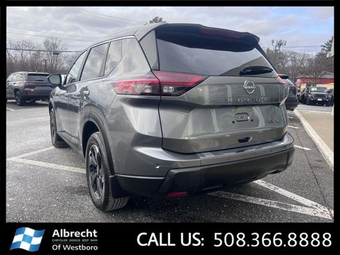 Used 2024 Nissan Rogue SV w/ SV Premium Package image 3