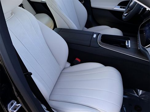 New 2026 Mercedes-Benz E 350 4MATIC Sedan image 20