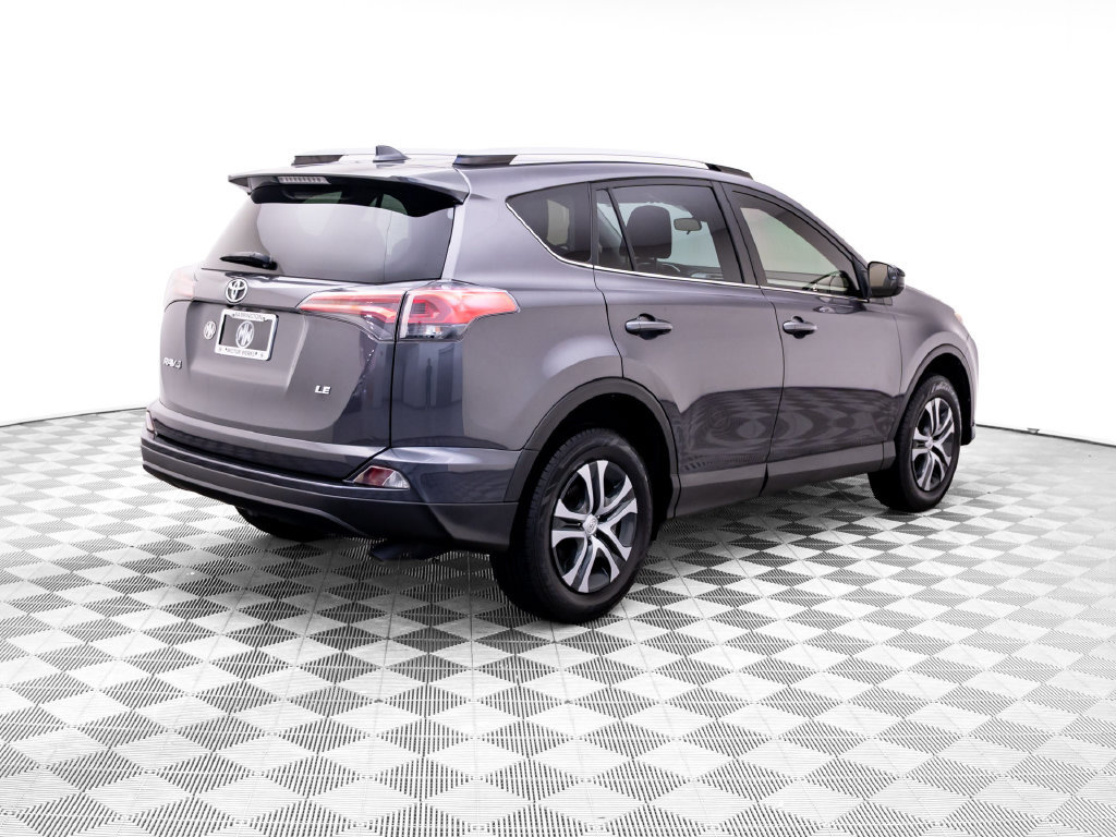 Used 2018 Toyota RAV4 LE FWD image 7