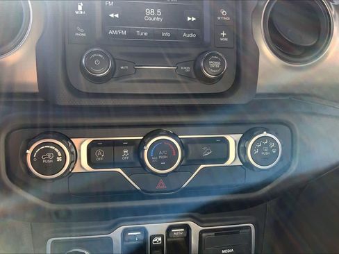 Used 2018 Jeep Wrangler Unlimited Sport S image 34